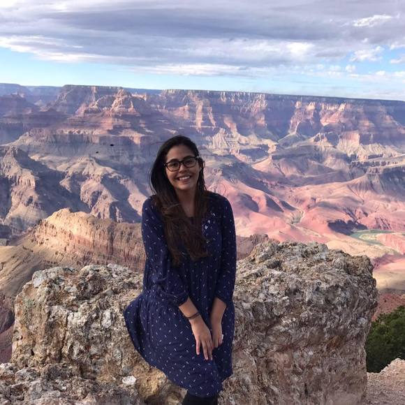 Meet your Posher, Nicole - Picture 1 of 1